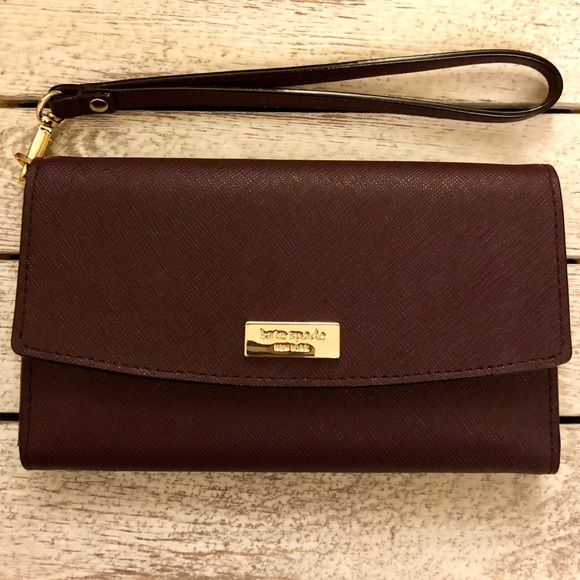 kate spade Handbags - 🎀 Kate Spade Laurel Way iPhone Wristlet 🎀